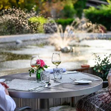 Augusta 4* Saint-Paul-Trois-Chateaux