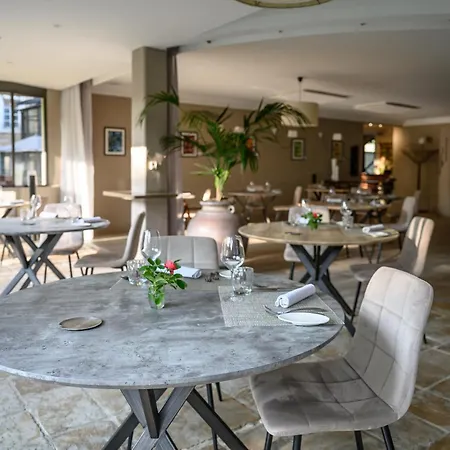 Отель Augusta Сен-Поль-Труа-Шато